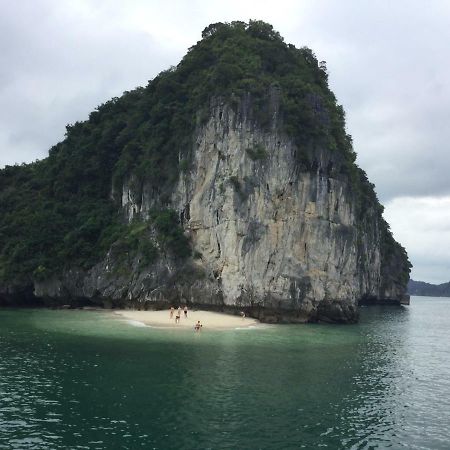 Отель Flamingo Luxury Cruises Халонг Экстерьер фото