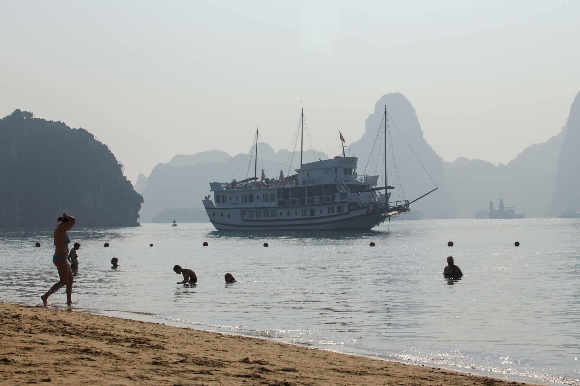 Отель Flamingo Luxury Cruises Халонг Экстерьер фото