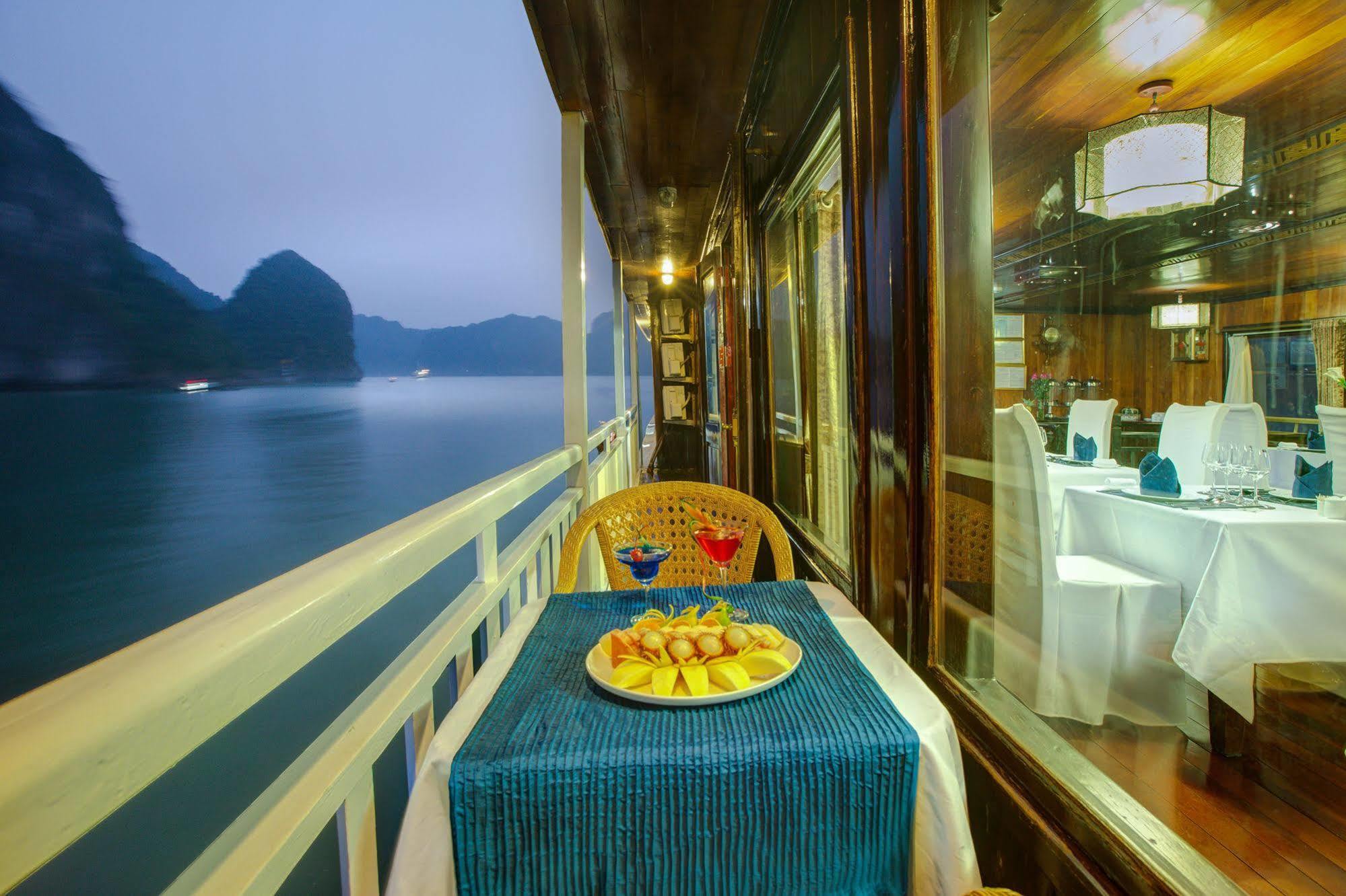 Отель Flamingo Luxury Cruises Халонг Экстерьер фото