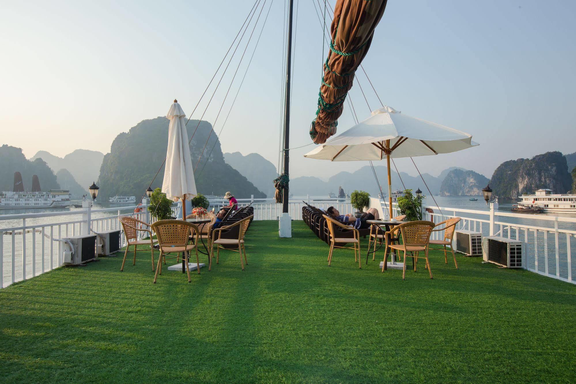 Отель Flamingo Luxury Cruises Халонг Экстерьер фото